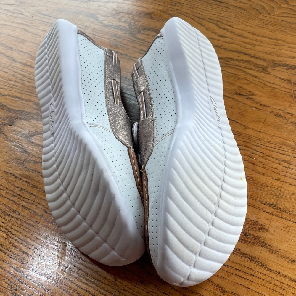 CLARKS ARBOR OPAL LEATHER BOAT SHOE
SIZE 9.5 - Picture 5 of 12